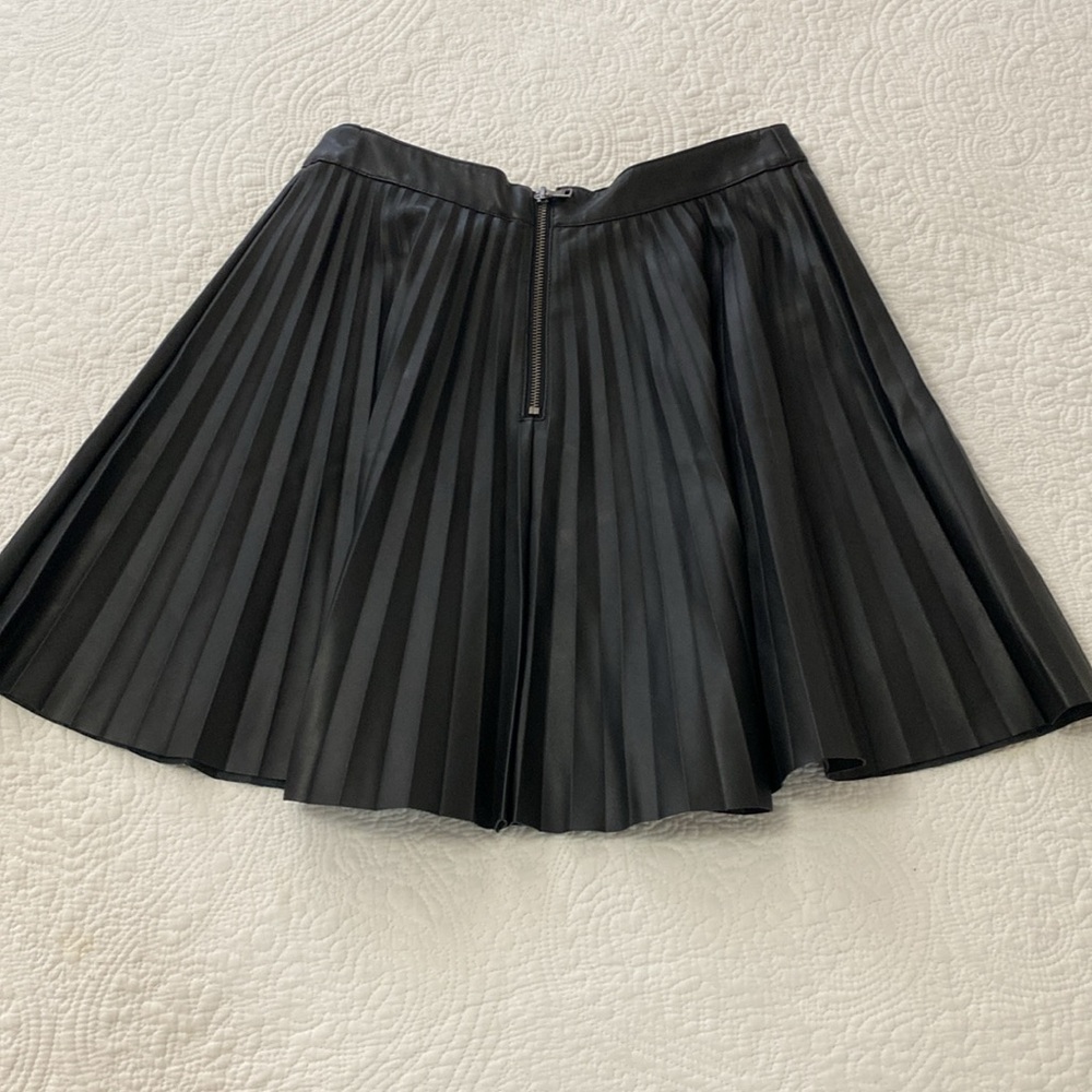 Sale!!!🛍️Pleated Vegan Leather Skirt - Picture 5 of 6
